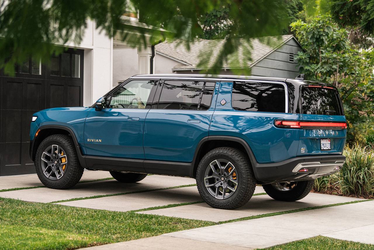 2025 Rivian R1S Earns Top Safety Pick+ Rating from IIHS