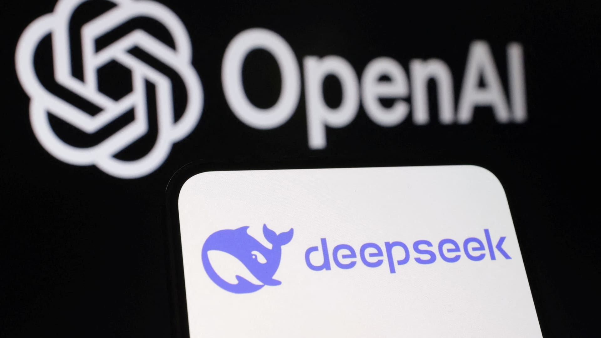 DeepSeek Surges to #1 on Apple App Store, Dethroning ChatGPT