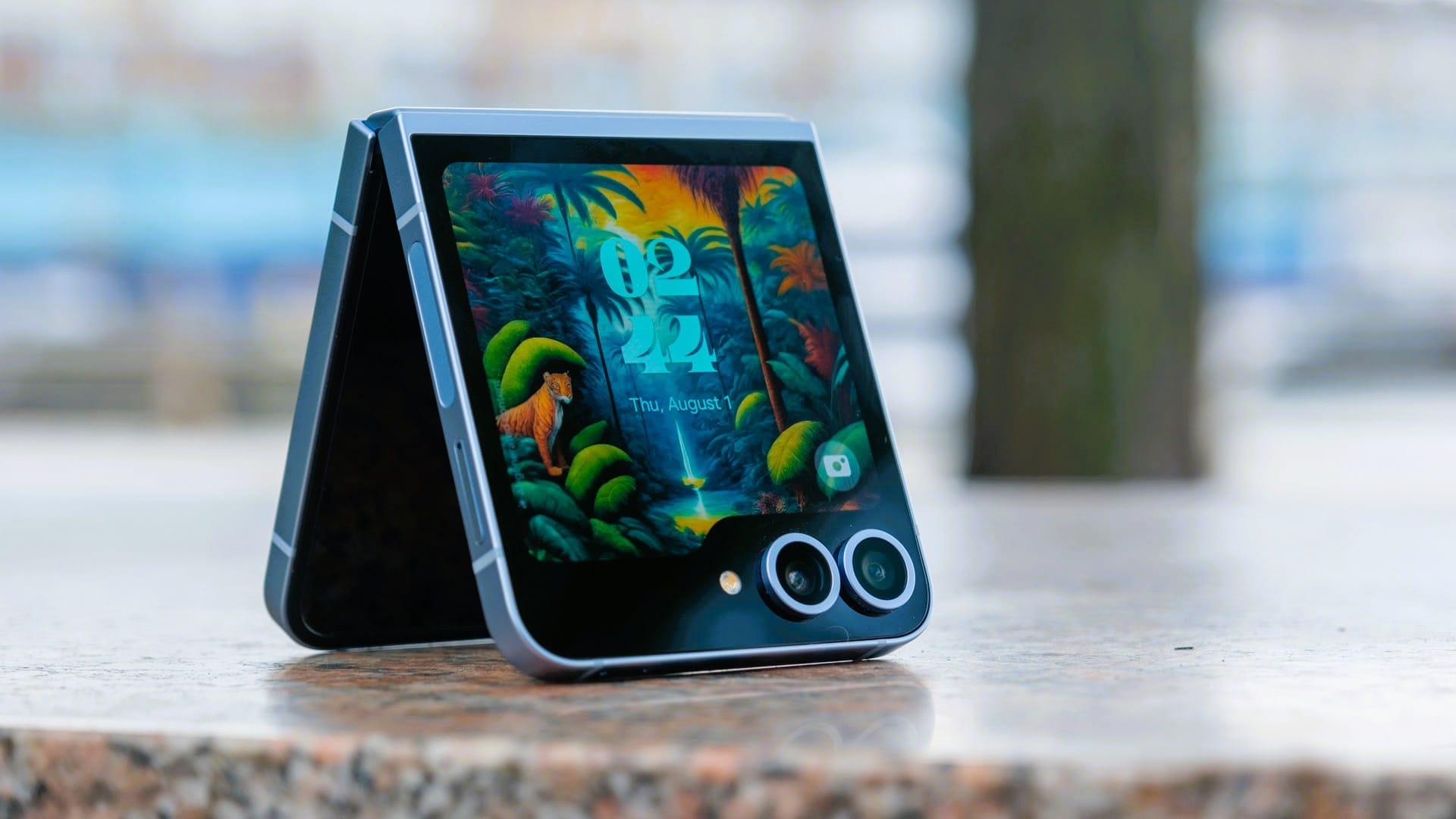 Samsung Galaxy Z Flip FE Leak: A Budget Foldable with Exynos 2400e